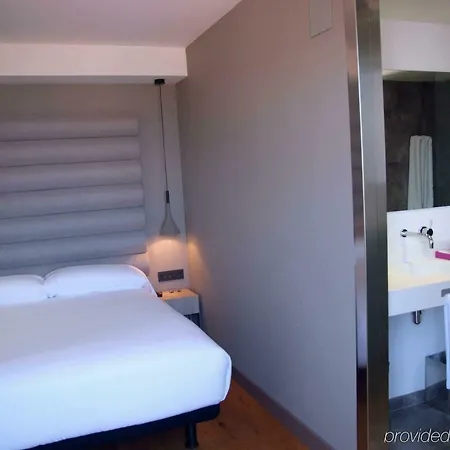 ゼニット ビーゴ ホテル 4*